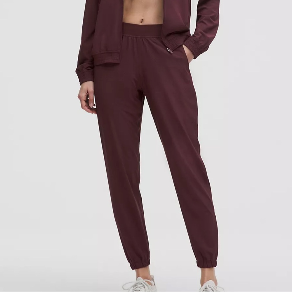 Lululemon athletic jogger pants